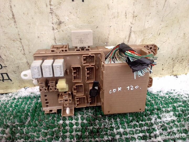 Toyota Corolla 120 Блок предохранителей под торпед