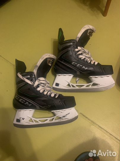Коньки хоккейные ссм