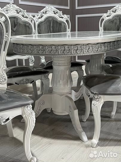 Кухонный стол и стулья