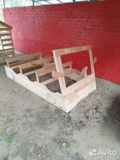 Песочница с крышкой, домики