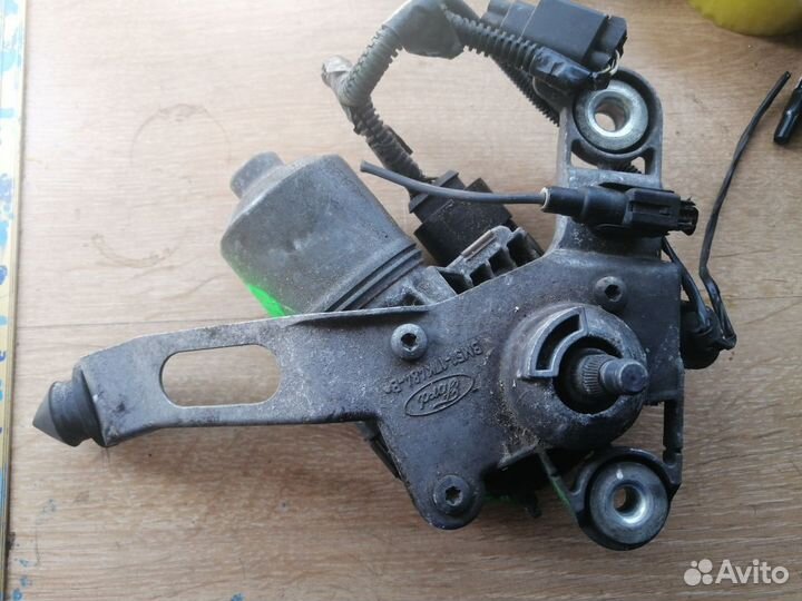 Моторчик дворника правого Ford Focus 3