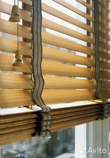 Жалюзи горизонтальные, деревянные, металлические