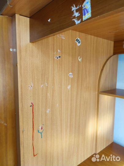 Кровать-чердак, стол, шкаф