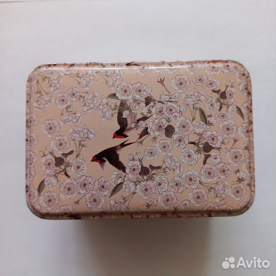 Жестяная баночка