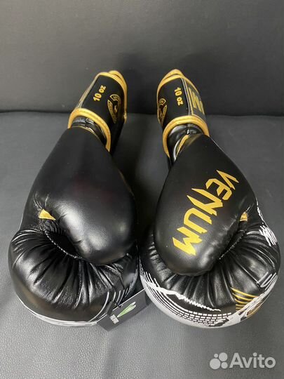 Боксерские перчатки Venum