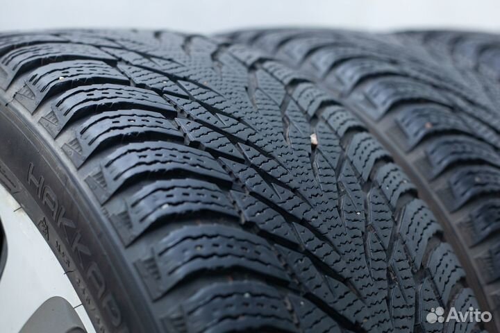 Nokian Tyres Hakkapeliitta R3 SUV 245/45 R18 100T