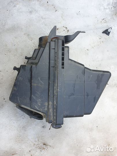 Корпус воздушного фильтра Nissan X-Trail T30 QR20