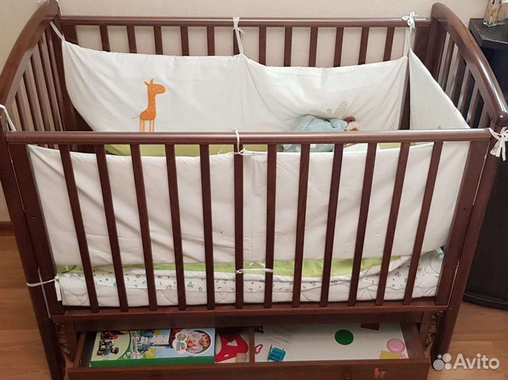 Детская кроватка с маятником Гандылян 