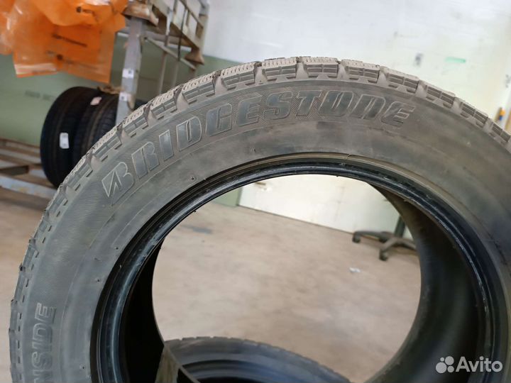 Bridgestone Blizzak Revo GZ 235/55 R17