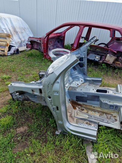 Передняя левая четверть Тигуан 2