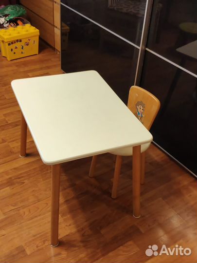 Детский стол со стулом