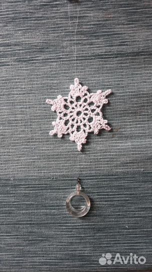 Снежинки связанные крючком на леске.Новый год