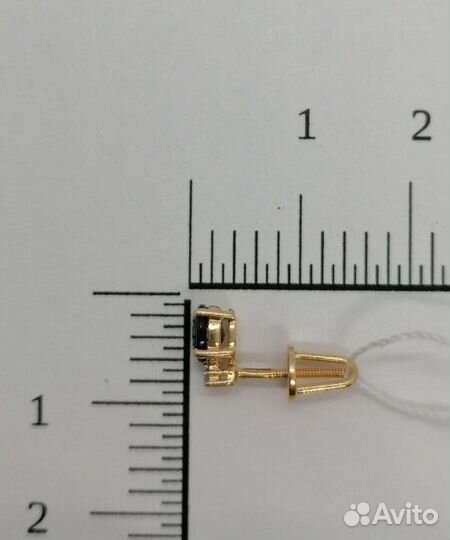 Золотые серьги с камнем