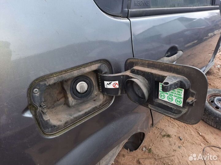 Лючок бензобака Рено Сценик 2