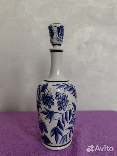 Графин фарфоровый