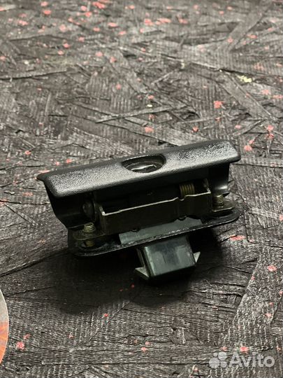 Ручка бардачка е34