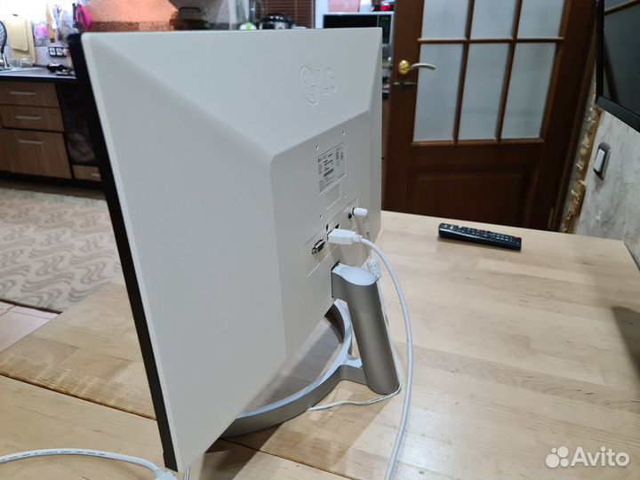 Монитор LG 24