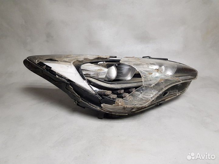 Фара правая Kia Stinger 2017