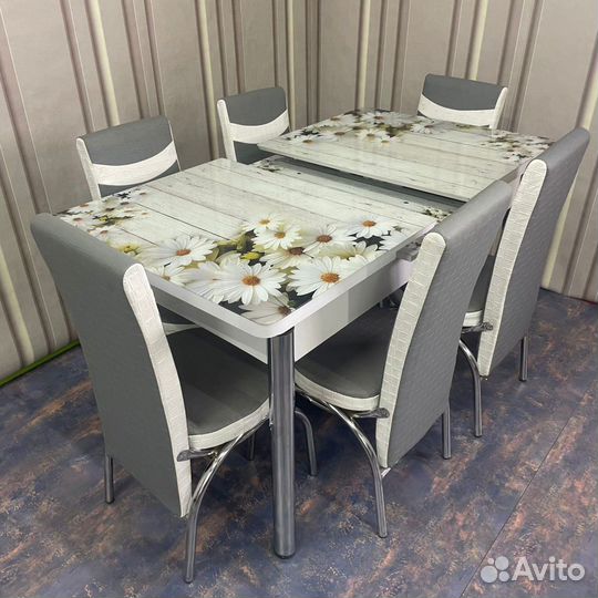 Стол раскладной и стулья