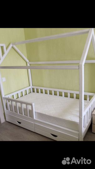 Кровать домик с матрасом