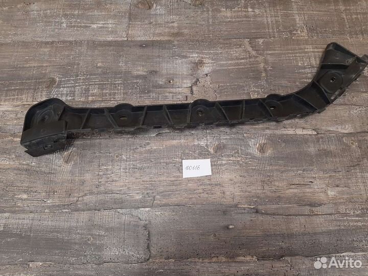 Кронштейн бампера VAG