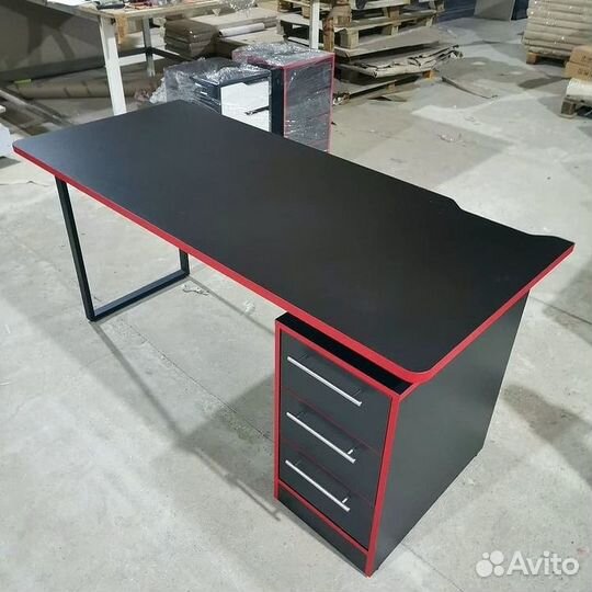 Игровой компьютерный стол