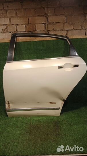 Задняя левая дверь nissan bluebird sylphy