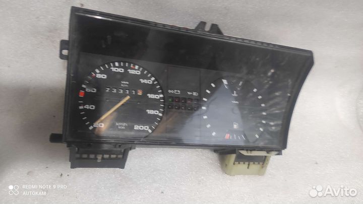 Щиток приборов Volkswagen Golf 2