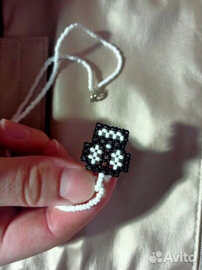 Ожерелье из бисера череп