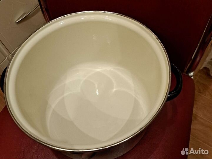Кастрюля эмалированная