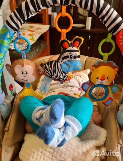 Дуга с игрушками