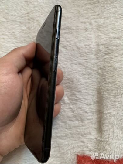 Телефон iPhone 7