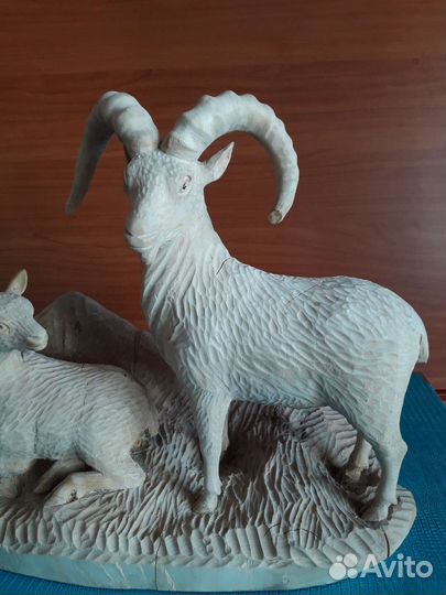 Резные фигуры из дерева