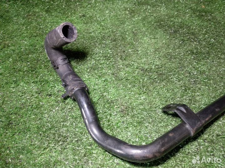 Патрубок системы охлаждения Land Rover Discovery 3