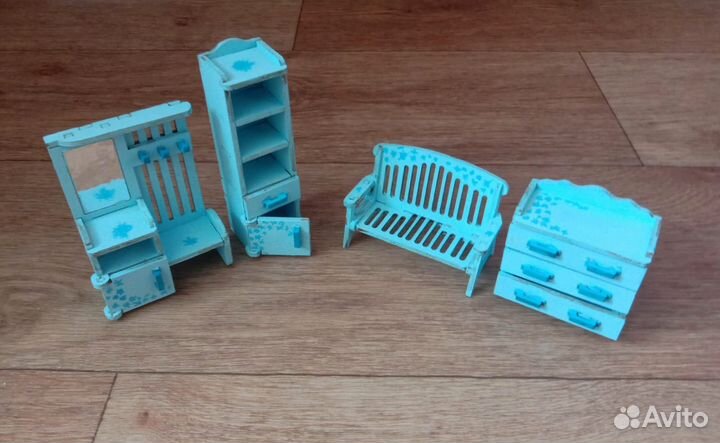 Кукольный домик с мебелью