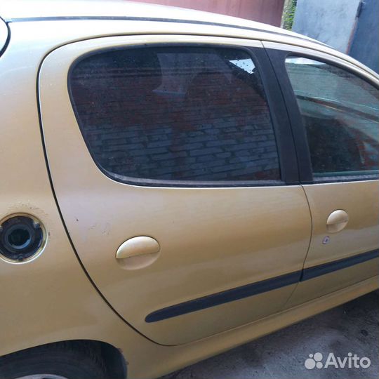 Дверь задняя peugeot 206