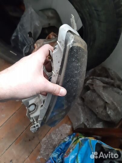 Правая фара Toyota Caldina AZT246W