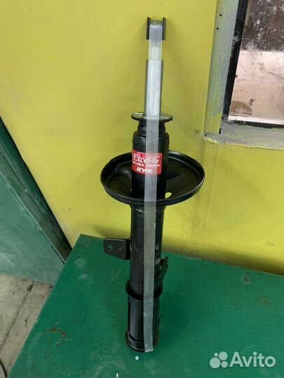 Амортизатор задний левый тойота карина E ST-190