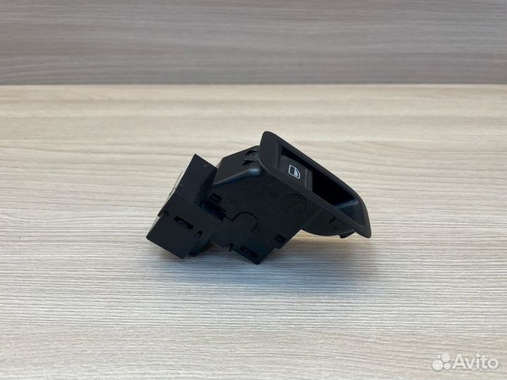 Кнопка стеклоподъемника задняя Volkswagen Polo
