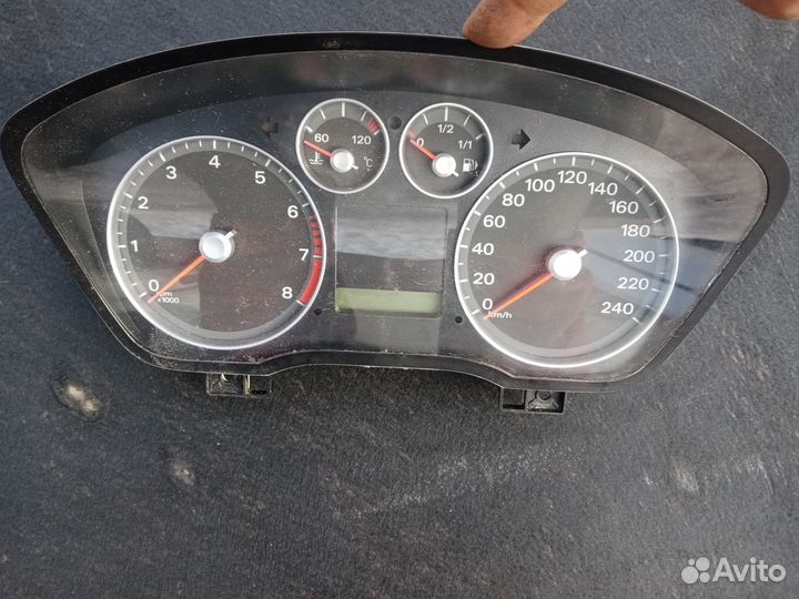 Панель приборов на Форд Ц-Макс 2005г