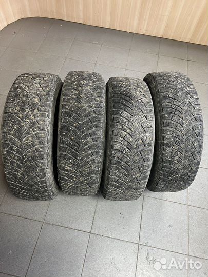Michelin X-Ice North 4 215/65 R17