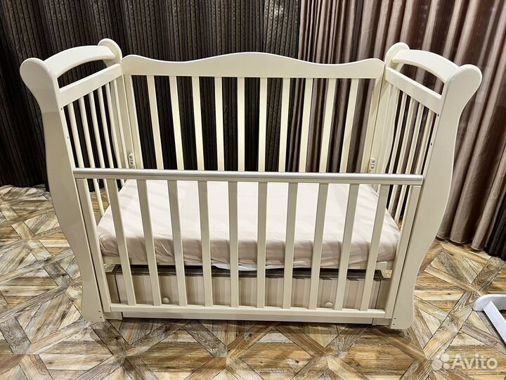 Кровать детская Viola с маятником