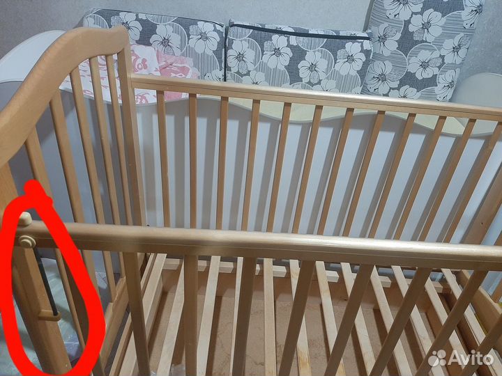Детская кроватка с маятником и с ящиком