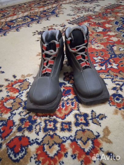 Лыжные ботинки детские 32 размер