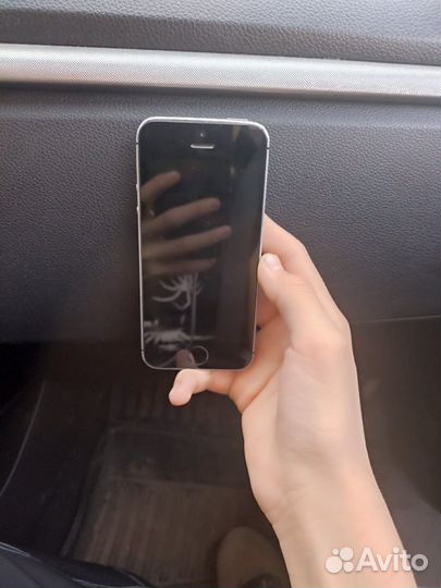 iPhone SE, 64 ГБ