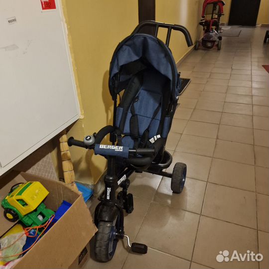 Велосипед с родительской ручкой