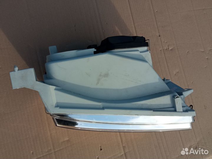 Фара передняя левая Skoda Octavia