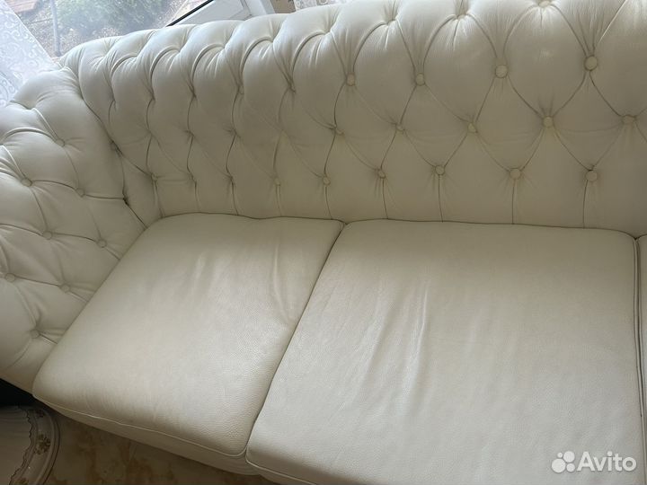Кожаный диван