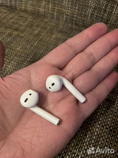 Наушники Apple AirPods