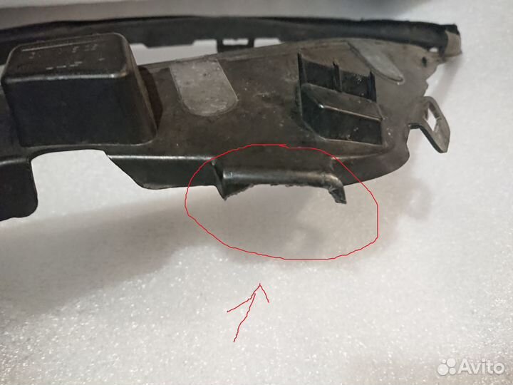 Уплотнитель левой фары мерседес GLA W156 22